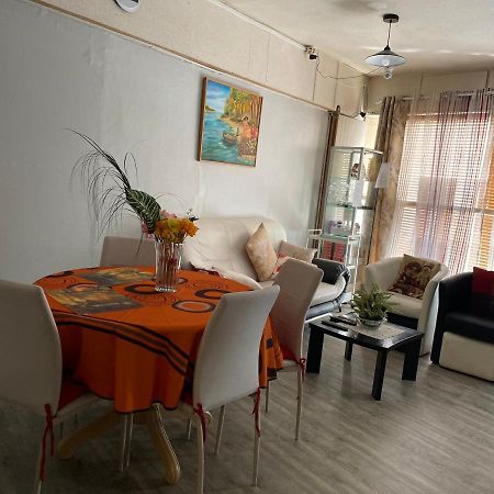 Four A Ban Apartment Mer Luaran gambar