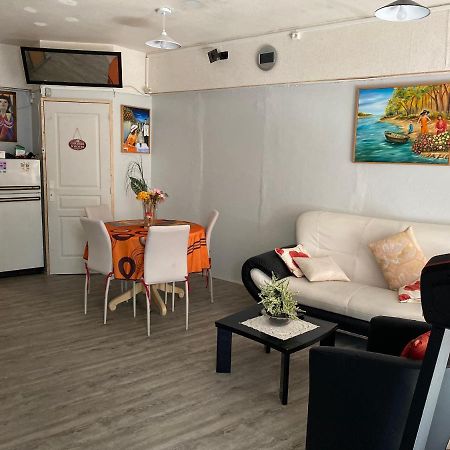 Four A Ban Apartment Mer Luaran gambar